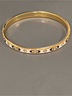 Coach Kissing C Enamel Rhinestone Hinge Bangle Bracelet Gold White NIP